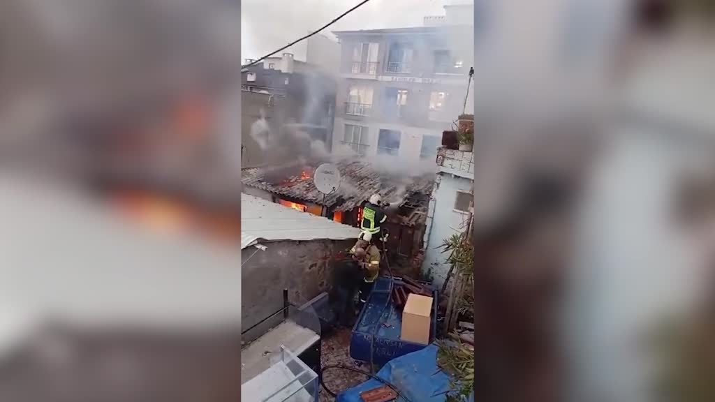 Erdek’te Metruk Ev Yandı