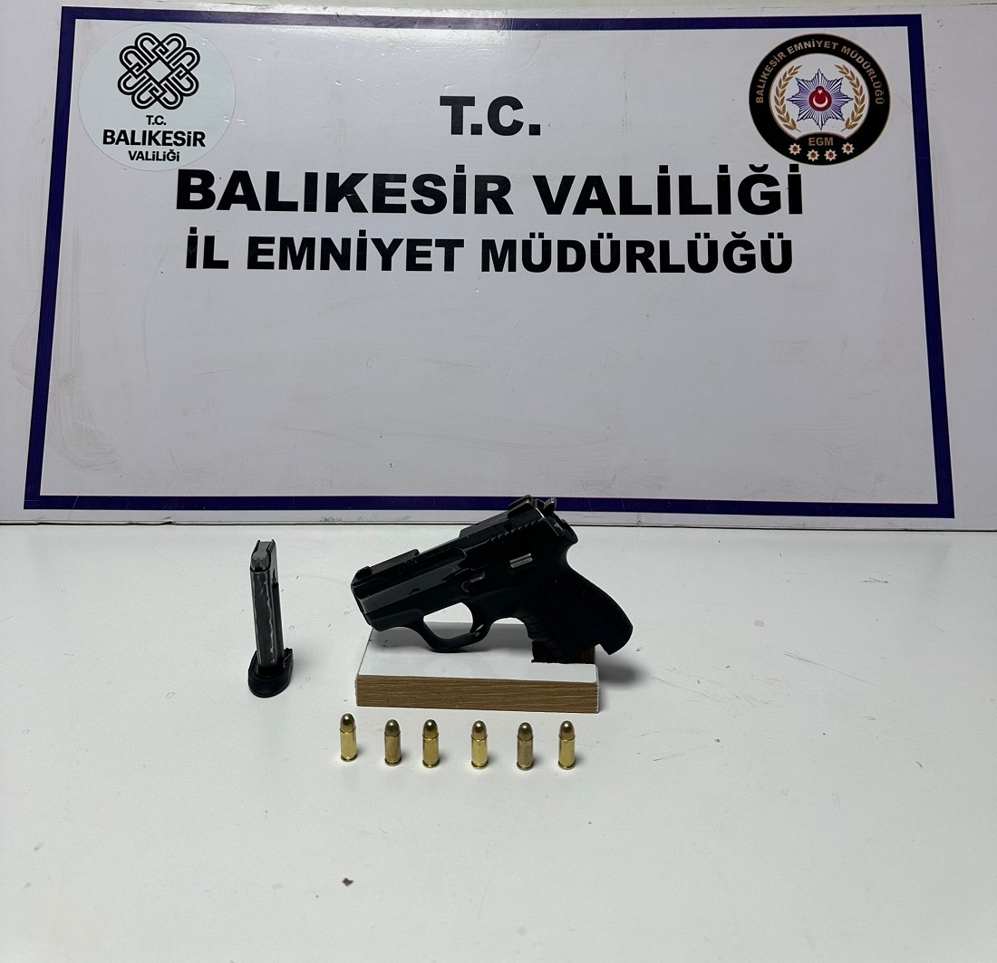 Balıkesir’de Polis, Cinayet Hükümlüsünü Motosikletli Kurye Gibi Davranarak Yakaladı