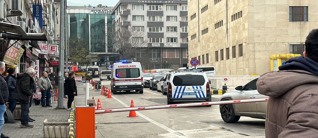 Bursa’da Duruşma Salonunda Silahla Ateş Açıldı