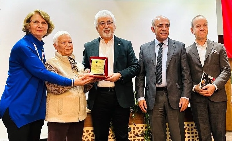 Yazar Ulviye Akcoş’tan Söyleşi ve İmza Günü