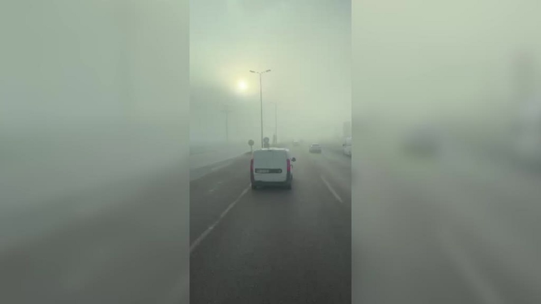 Hafif Ticari Aracın İtfaiyeye Yol Vermediği Anlar Cep Telefonu Kamerasında