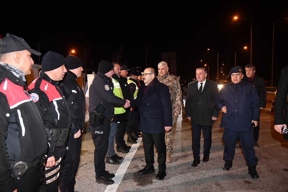 Balıkesir Valisi Ustaoğlu Görevdeki Personelin Yeni Yılını Kutladı