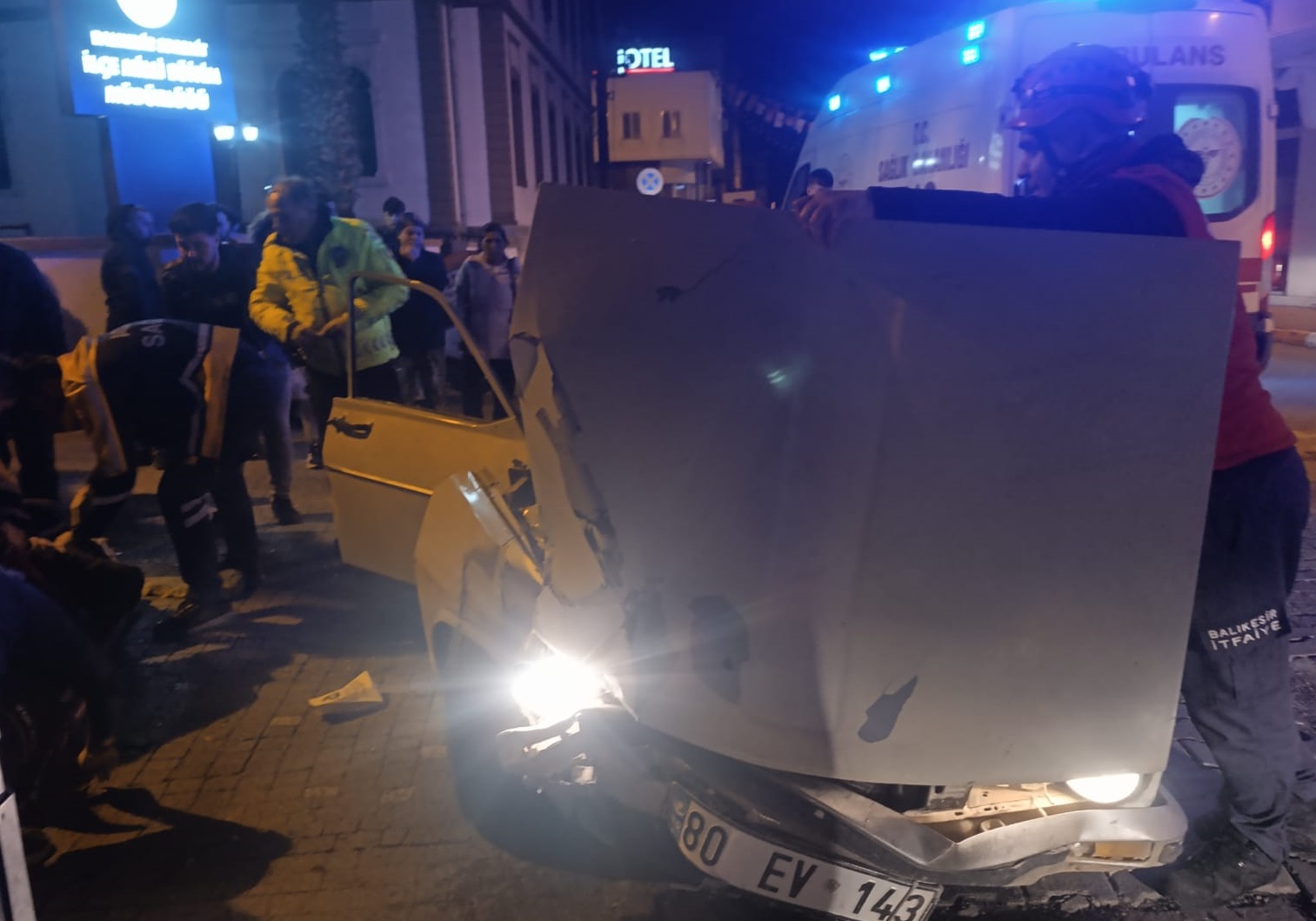 Balıkesir’de 2 Otomobilin Çarpıştığı Kazada 3 Kişi Yaralandı