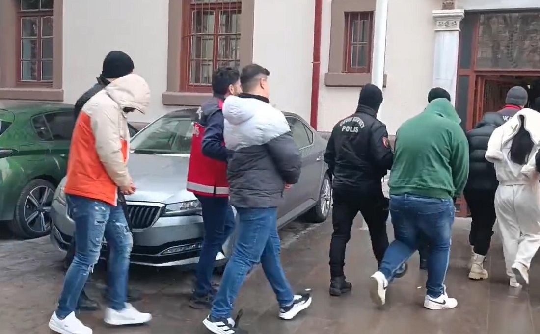 Balıkesir Merkezli Dolandırıcılık Operasyonunda 13 Şüpheli Tutuklandı