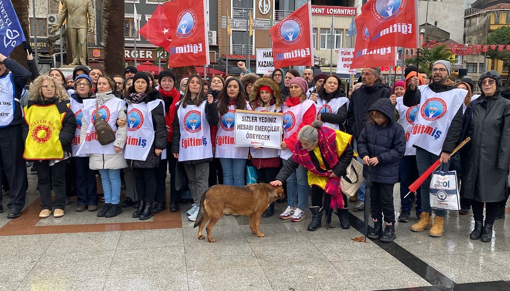 Bandırma’da Kamu Çalışanlarından İş Bırakma Eylemi