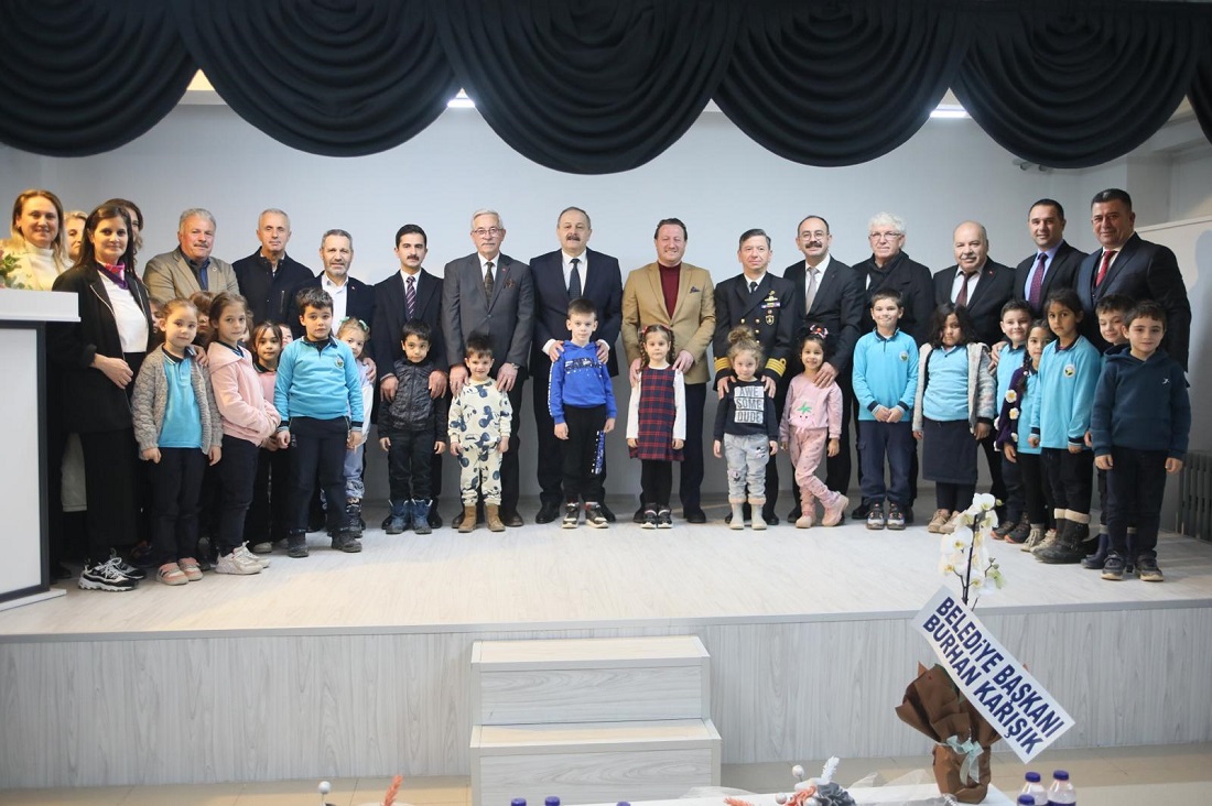 Erdek’teki İlkokulun Konferans Salonu Yenilendi