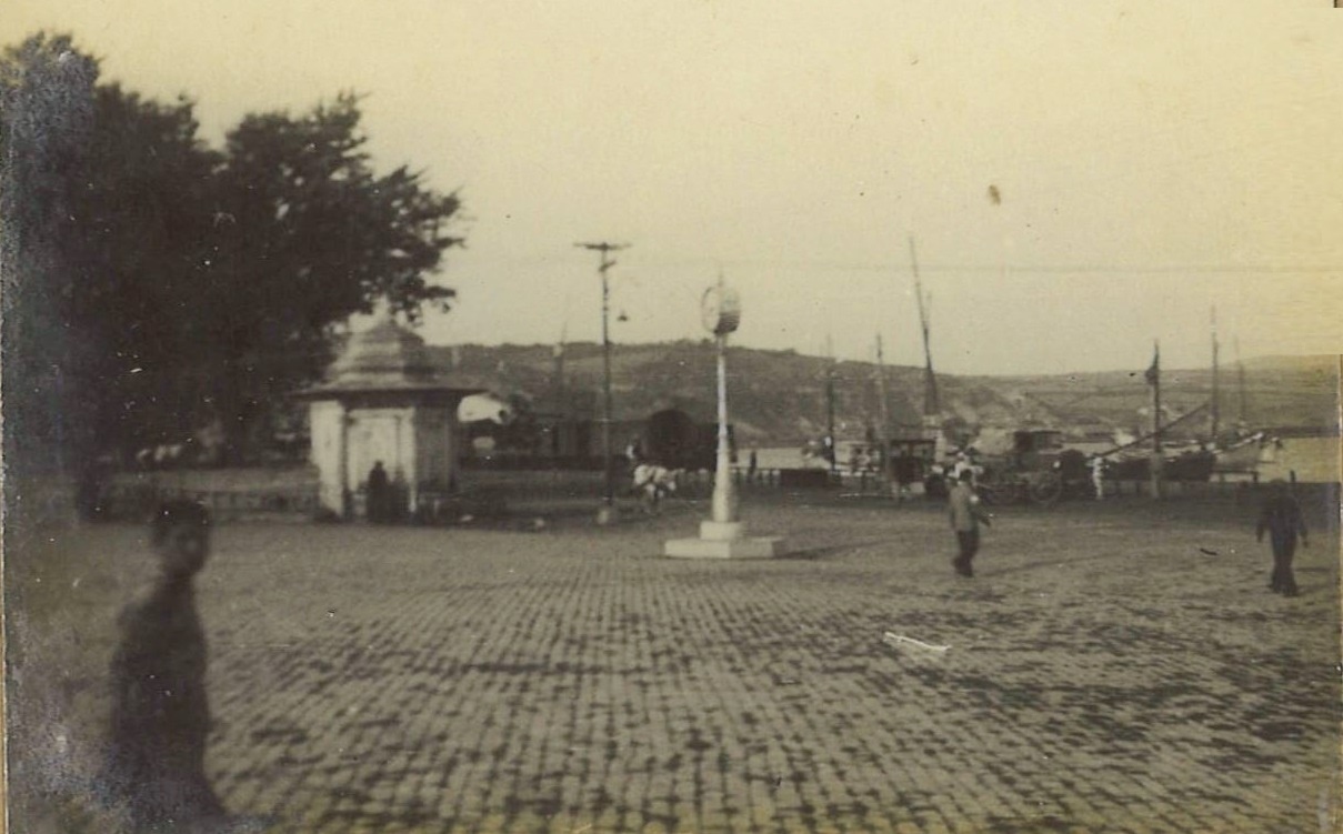 Granit Döşeli Cumhuriyet Meydanı