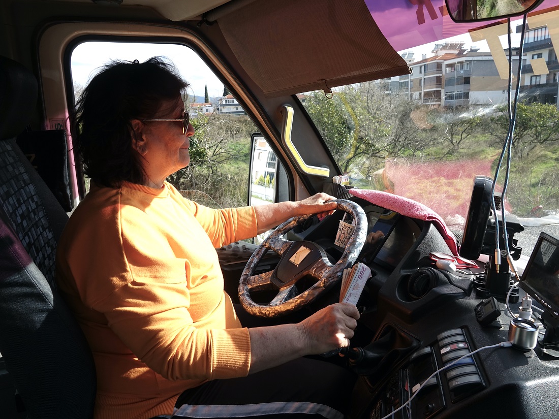 Arkadaşının Önerisiyle Minibüs Şoförü Olan Kadın, Günlük 250 Kilometre Yol Yapıyor