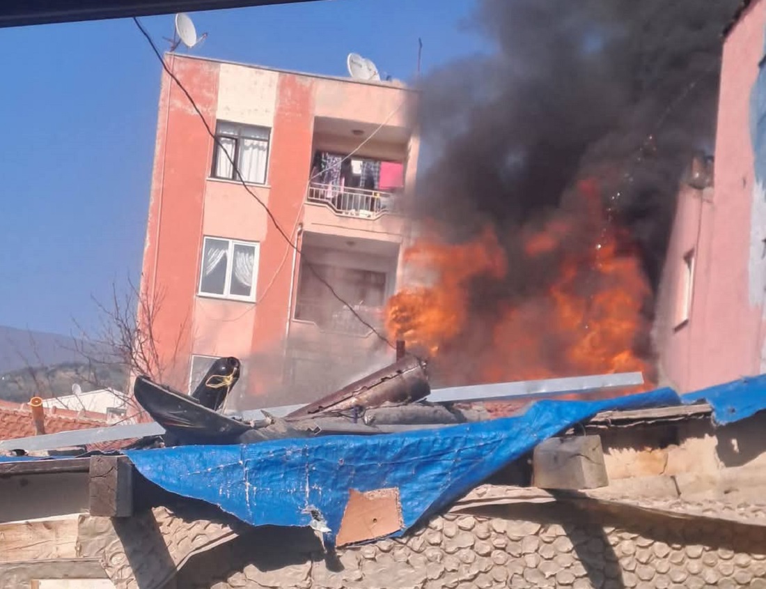 Erdek’te Ev Yangını.. Çıkış Nedeni Şüpheli !