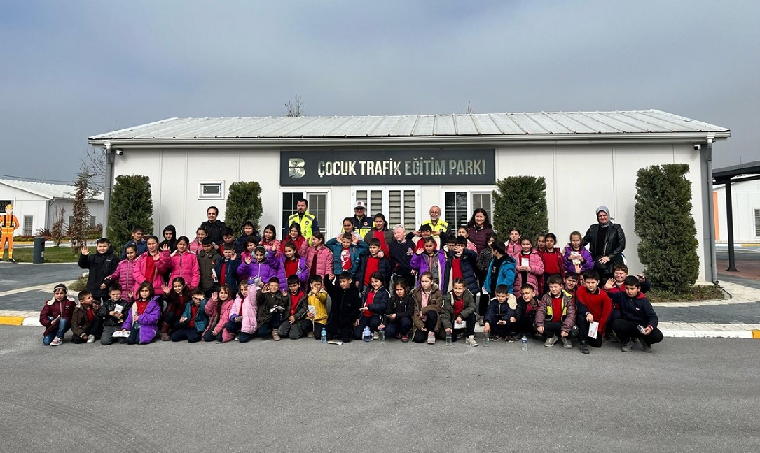 Balıkesir’de “Aile Yılı” etkinlikleri lavanta fidesi dikimi
