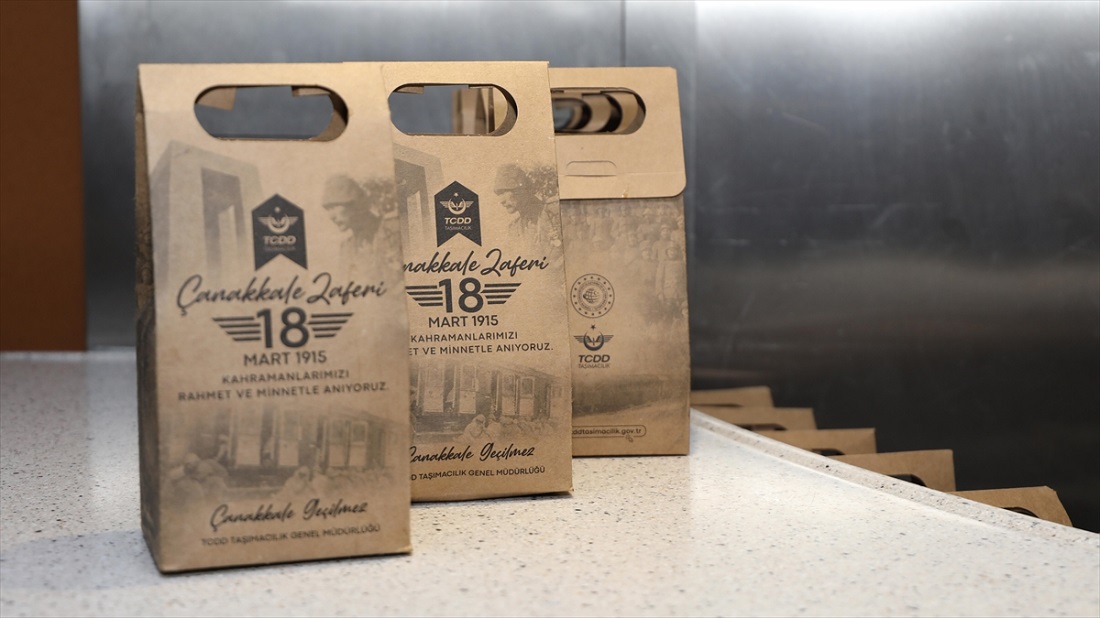Çanakkale Deniz Zaferi’nin 110. yıl dönümünde trenlerde hoşaf ve ekmek dağıtıldı