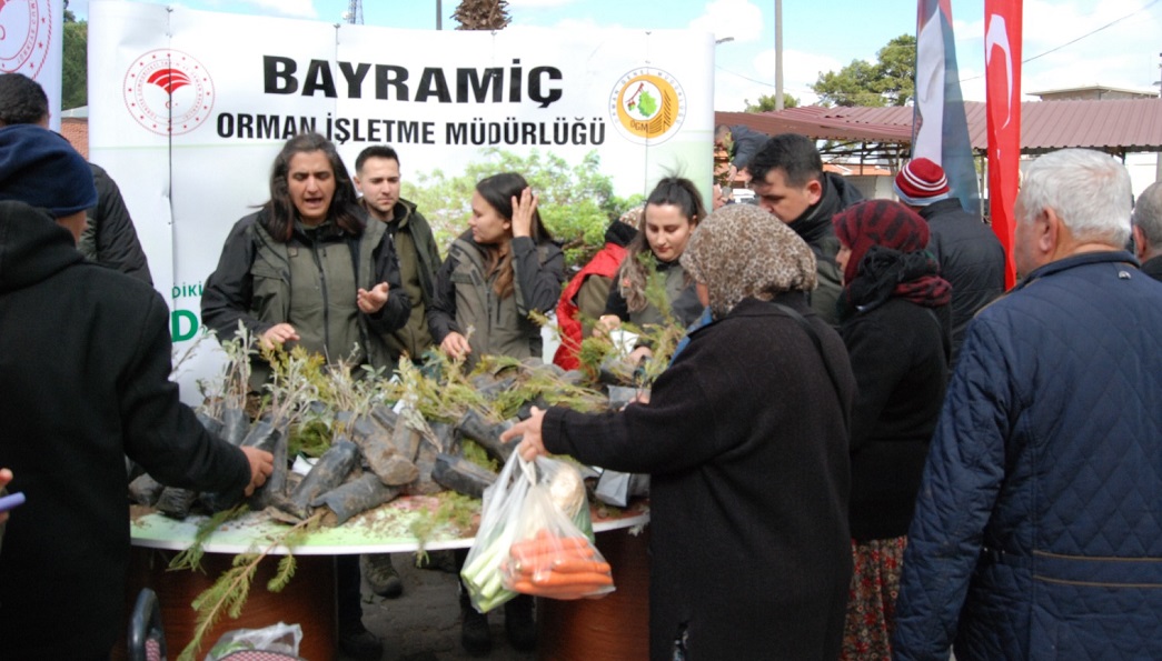 Bayramiç’te 1450 fidan dağıtıldı