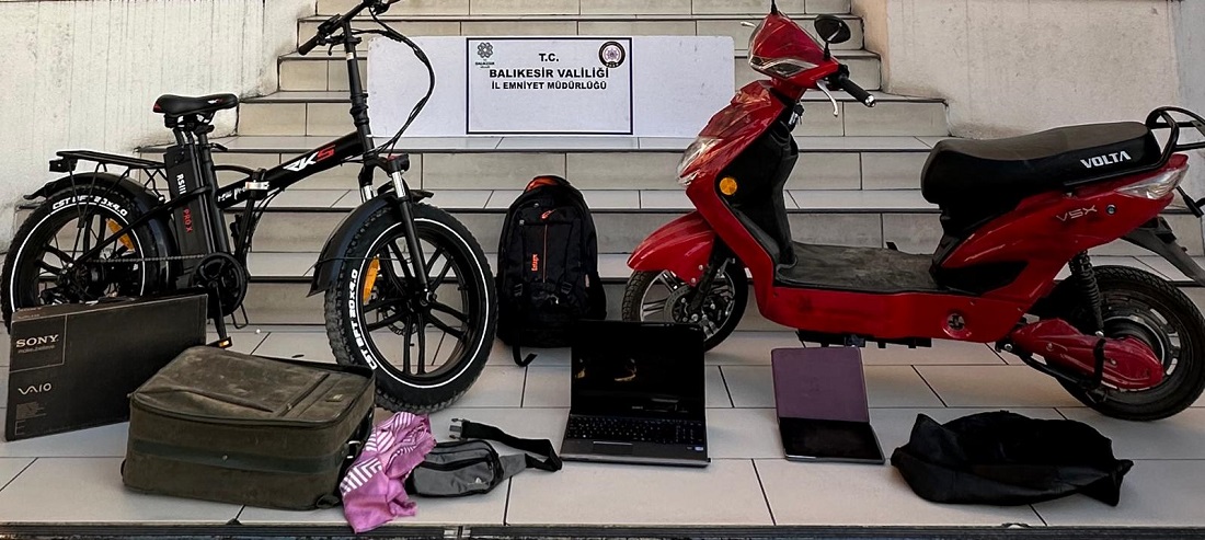 Balıkesir’de Resmi Kurum ve Evlerden Hırsızlık Yapan Zanlı Tutuklandı