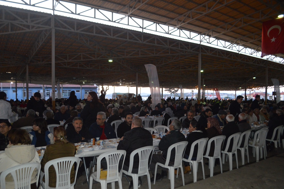 Ayvalık’ta vatandaşlar iftarda buluştu