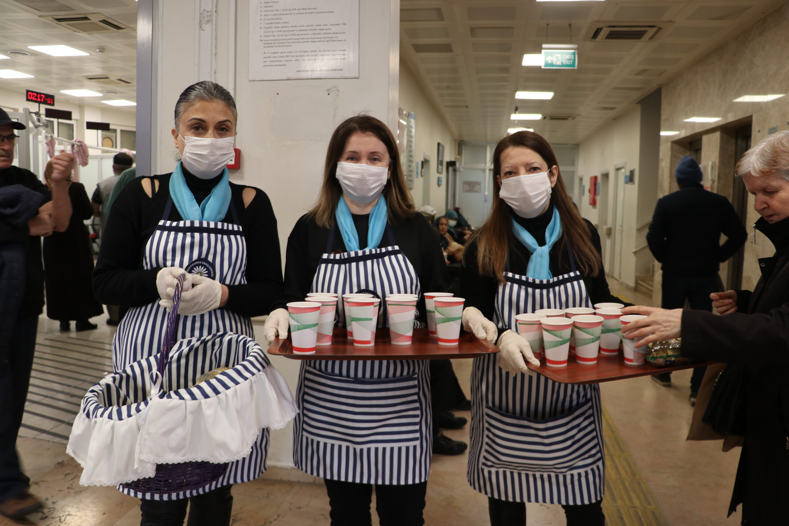 Kanseri iki kez yendikten sonra çalışmaya başladığı dernekte hastalara umut aşılıyor