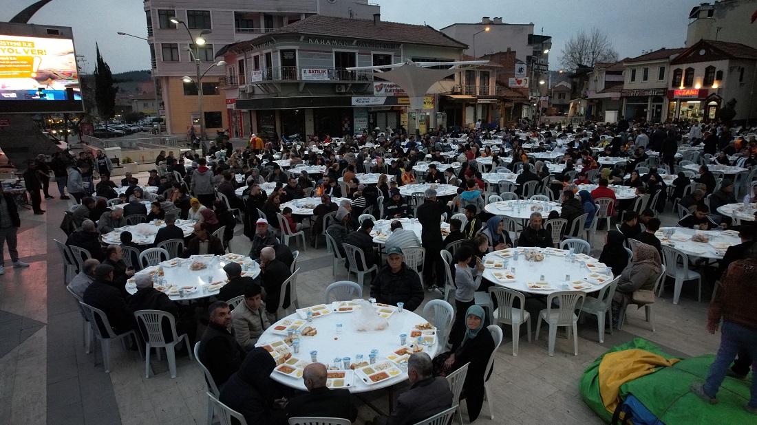 Sındırgı’da Galatasaray taraftarları iftar verdi