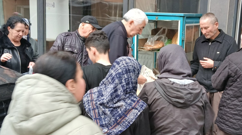 Meçhul Bir Hayırsever 10 Yıldır Hayır Pidesi Dağıtıyor