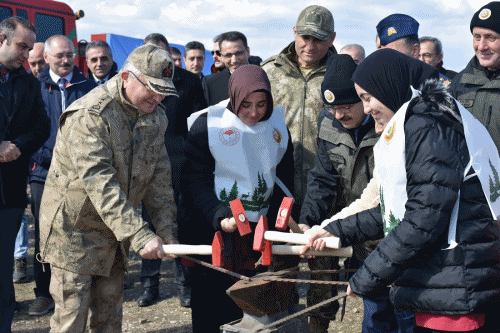 Balıkesir’de geçen yıl çıkan yangında zarar gören bölgeye fidan dikildi