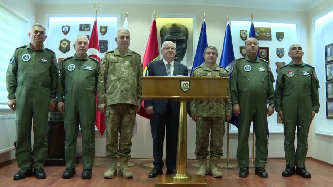  Bakan Güler, 6. Ana Jet Üs Komutanlığını Ziyaret Etti