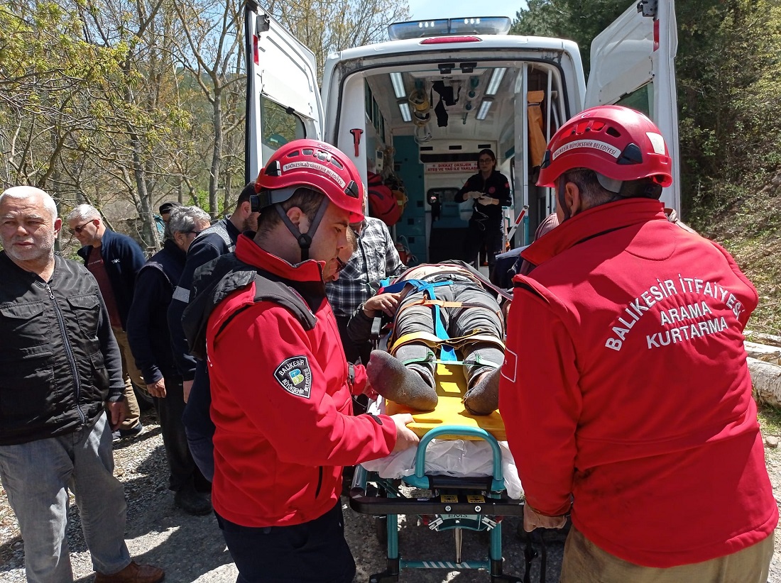 Havran’da Devrilen Traktörün Sürücüsü Yaralandı