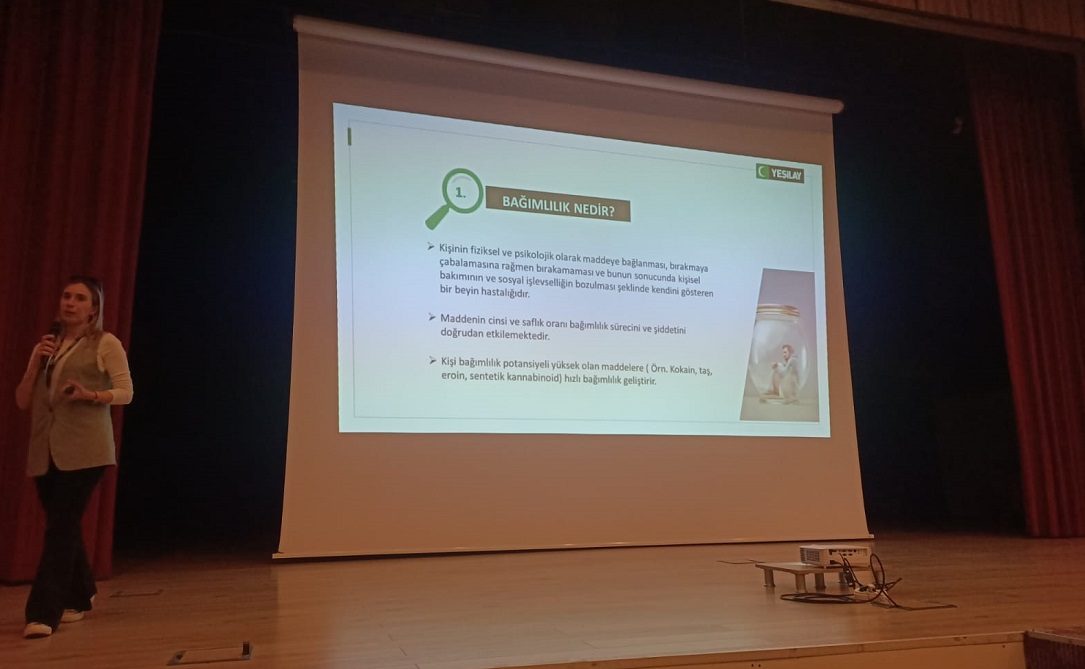 Biga’da Yeşilay bağımlılıkla mücadele eğitimi verdi