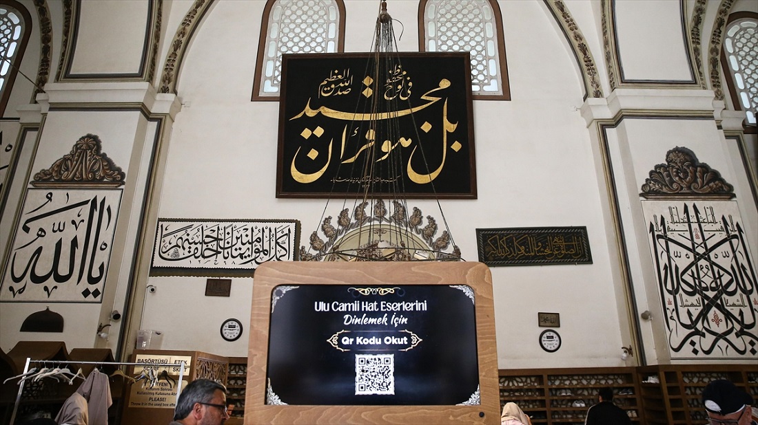 Bursa’nın simgesi Ulu Cami’deki hat eserleri dijital ortama aktarıldı