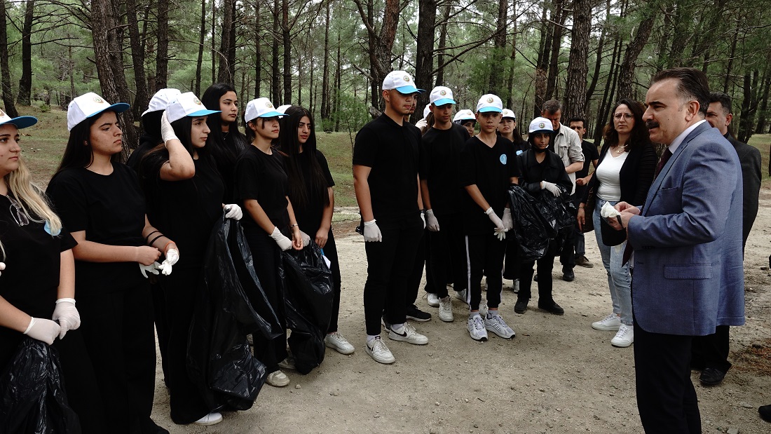 Kazdağları etekleri “Orman Benim” etkinliğiyle temizlendi