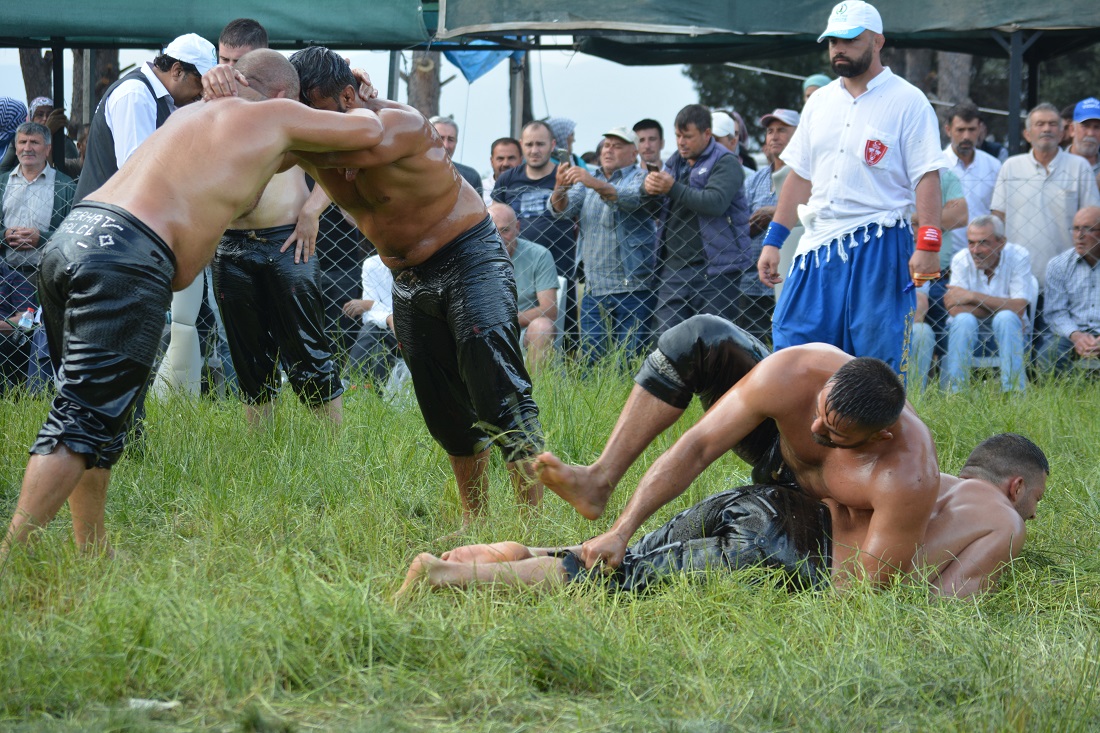  Yağlı Güreşlerin Başpehlivanı Süleyman Başar Oldu