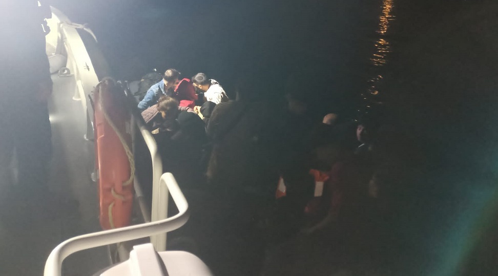 Balıkesir açıklarında 43 düzensiz göçmen yakalandı