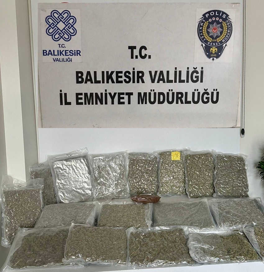 Balıkesir’de Düzenlenen Uyuşturucu Operasyonunda 3 Zanlı Yakalandı