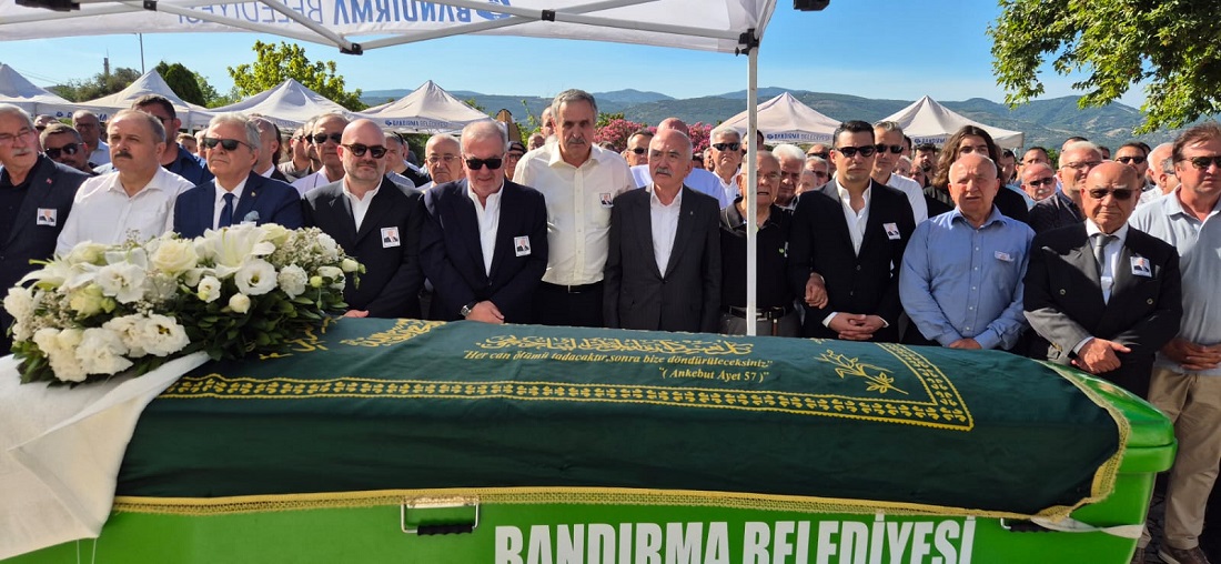 İstanbul’da Vefat Eden Bandırmalı İş Adamı Recep Gencer’in Cenazesi Toprağa Verildi