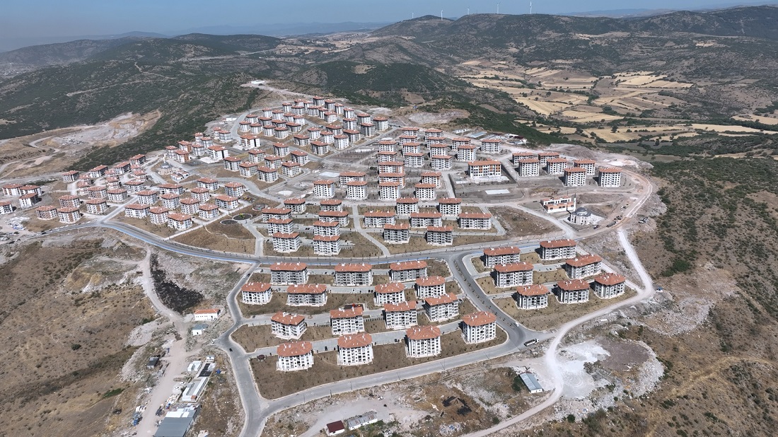 Bakan Kurum, Balıkesir’de Yapımı Tamamlanan TOKİ Konutlarını Paylaştı