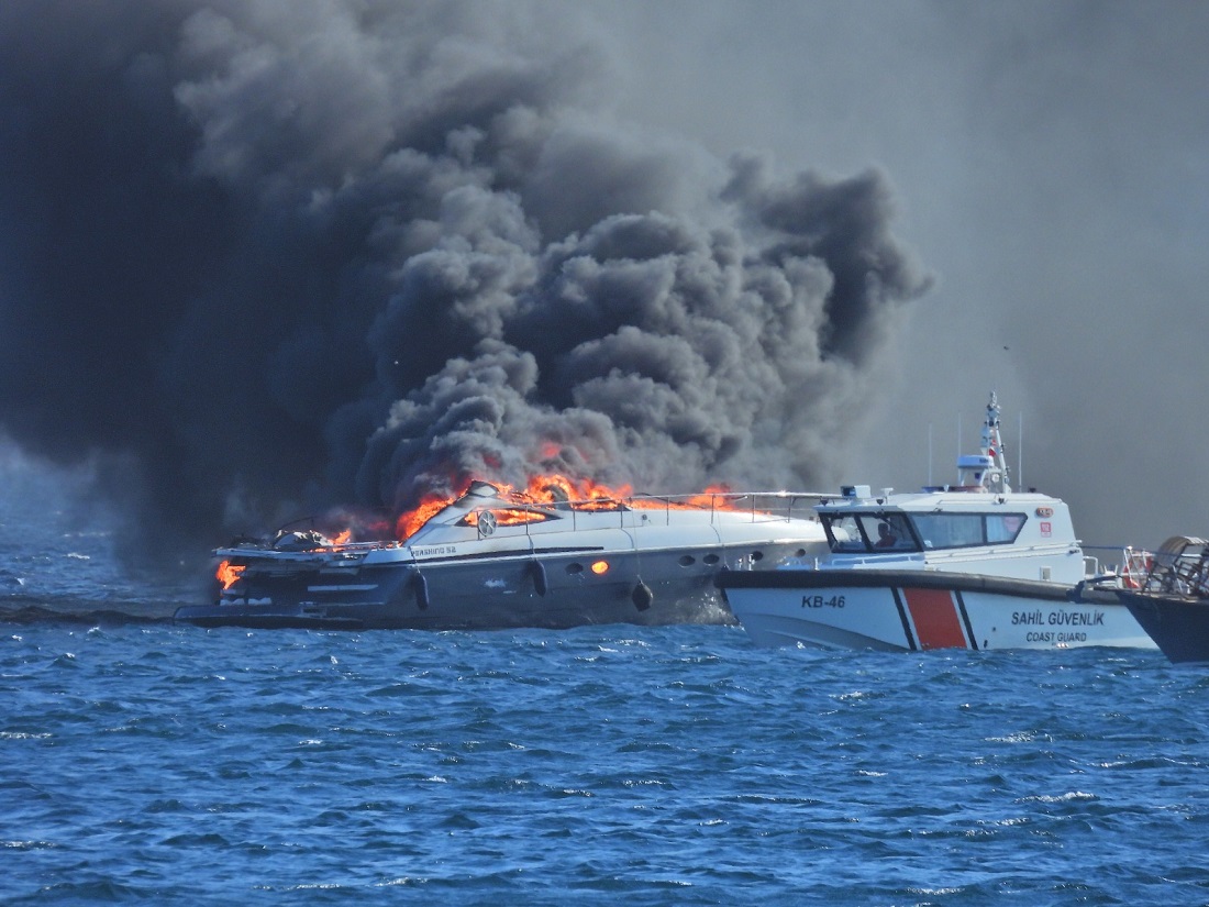 Erdek’te Lüks Yat Yangını