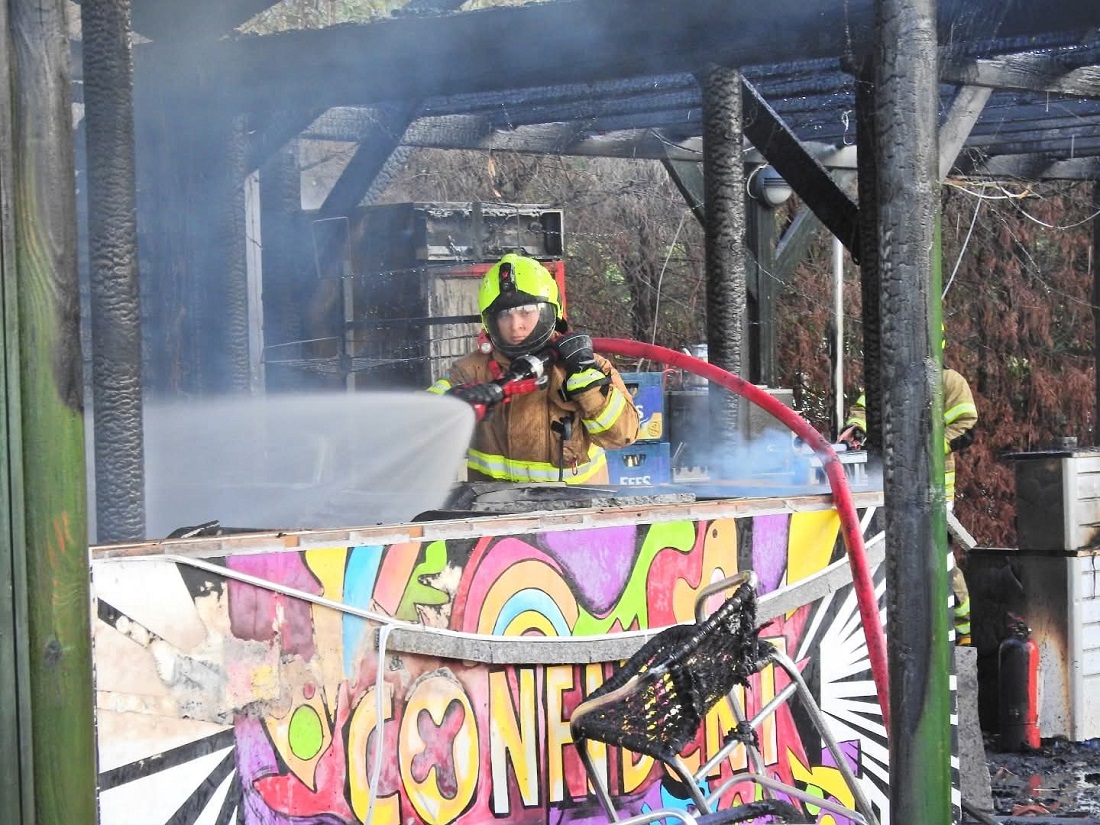 Erdek’te Otel Büfesinde Çıkan Yangın Söndürüldü