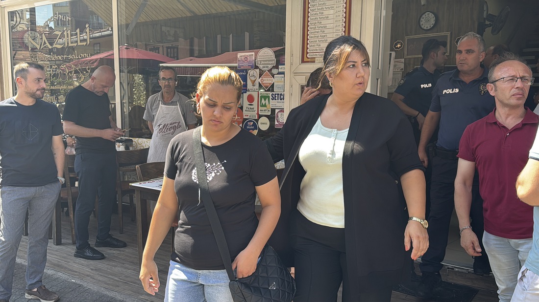 Balıkesir’de Kuyumcuda “Tırnakçılık” Yöntemiyle Hırsızlık Güvenlik Kamerasında