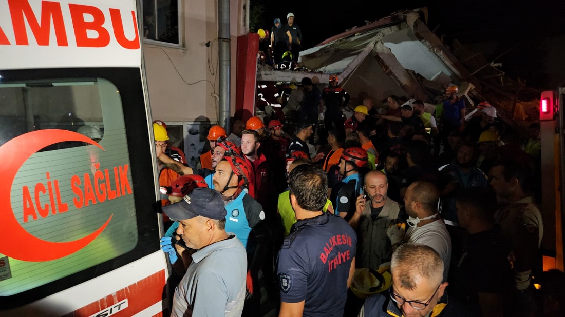 Balıkesir’deki Depremde Yıkılan Binadan 1 Kişi Daha Kurtarıldı