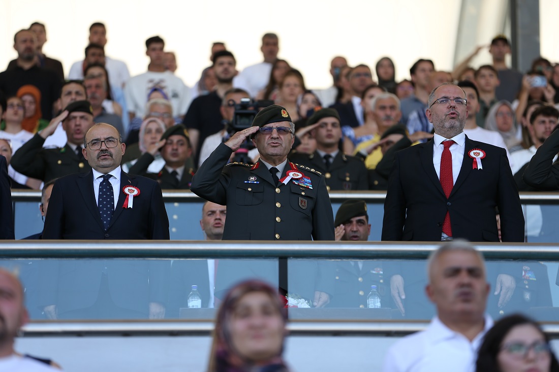 Kara Astsubay Meslek Yüksekokulunda Diploma ve Sancak Devir Teslim Töreni Yapıldı