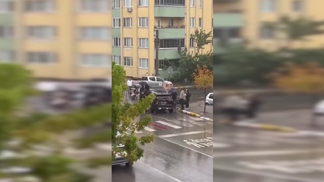 Polisin “dur” ihtarına uymadı , yaya ve iki araca çarptı