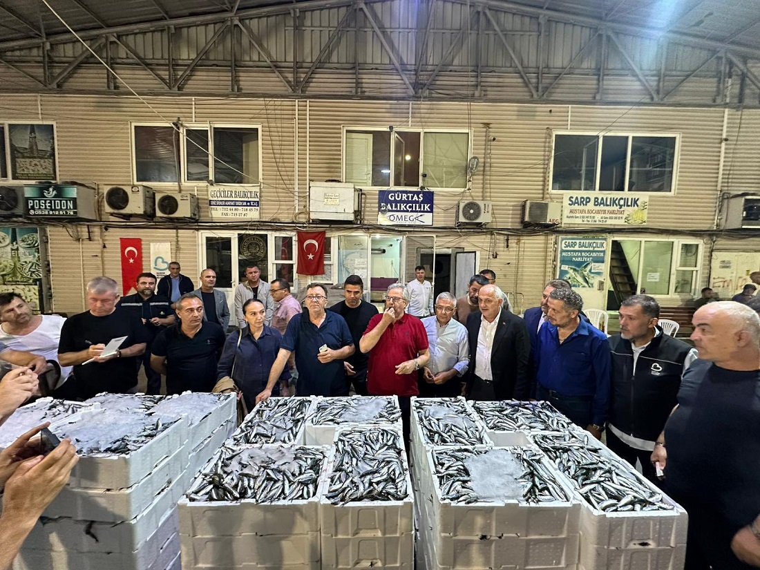 “Vira Bismillah” Diyerek Sezonu Açan Balıkçılar İlk Hasadı Yaptı