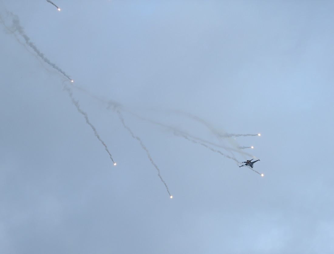 SOLOTÜRK Balıkesir’de Gösteri Uçuşu Yaptı