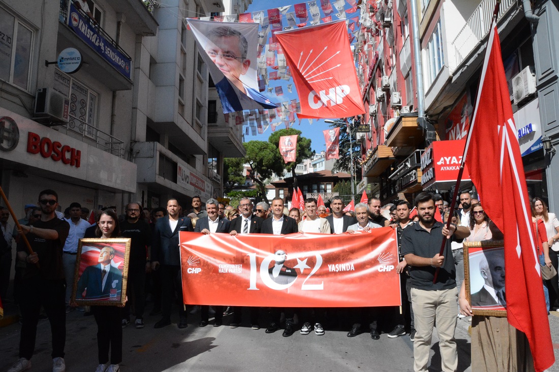 Balıkesir’de CHP’nin 102. Kuruluş Yıl Dönümü Kutlandı