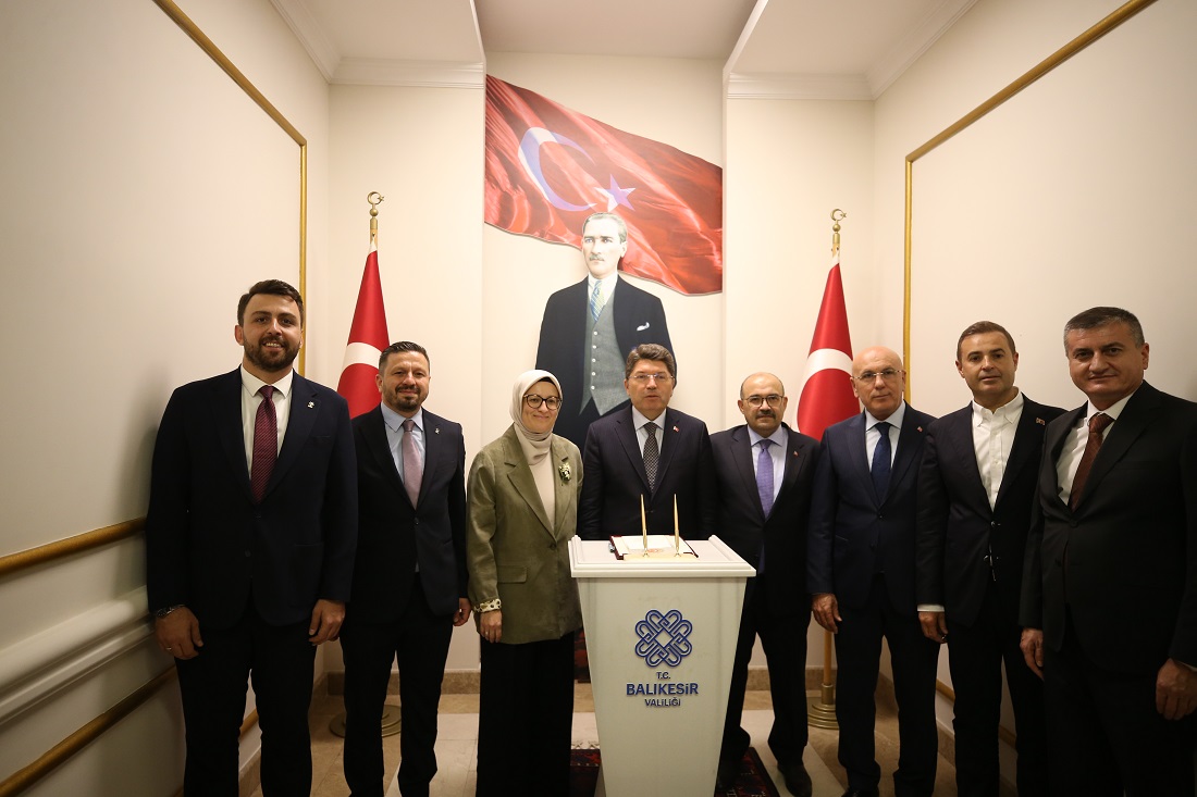 Adalet Bakanı Tunç Balıkesir’de Ziyaretlerde Bulundu