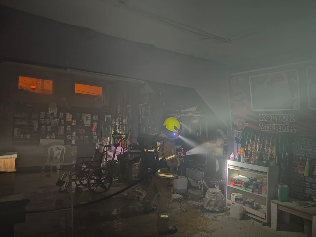 Susurluk’ta İş Yerinde Çıkan Yangın Söndürüldü