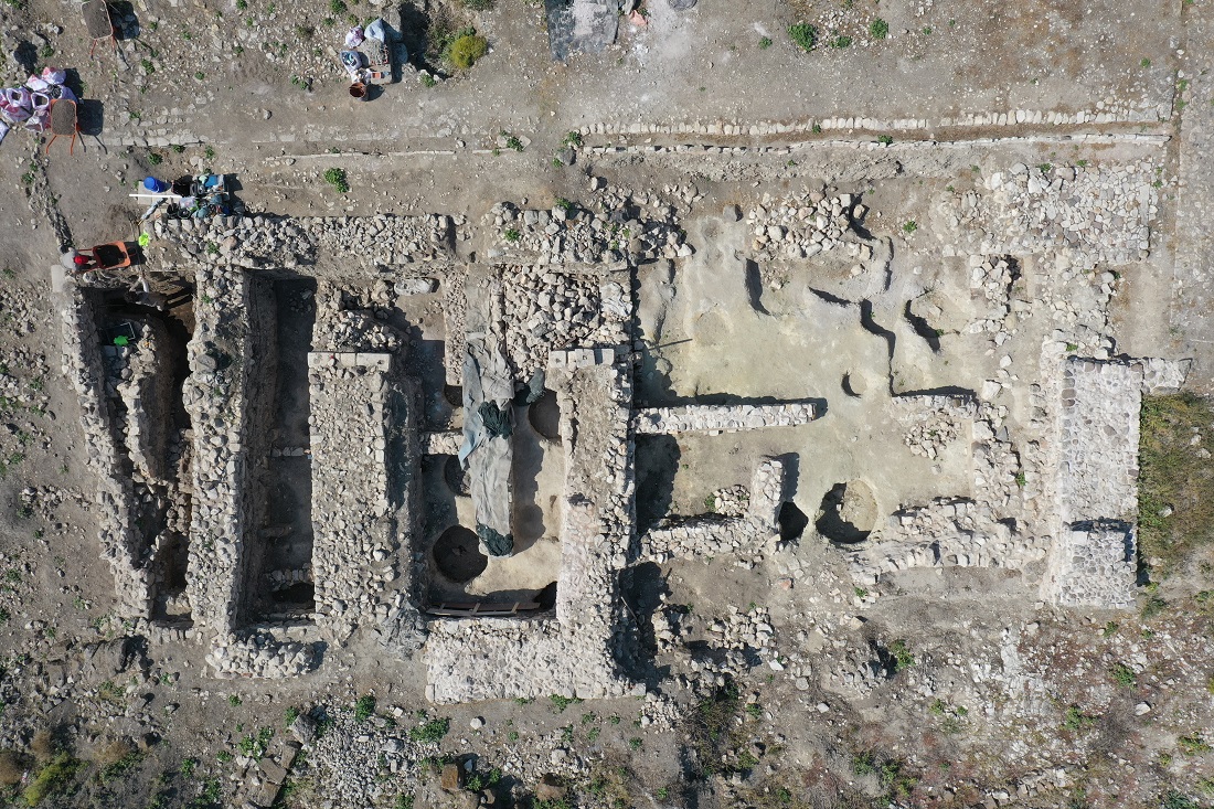 Daskyleion’daki Lidya Mutfağında İki Ocak Kalıntısı Gün Yüzüne Çıkarıldı