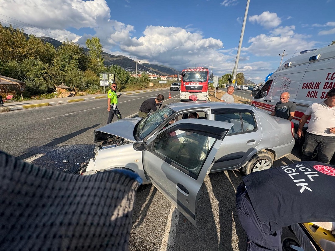 Balıkesir’de Otomobilin Kamyonla Çarpıştığı Kazada 1 Kişi Öldü