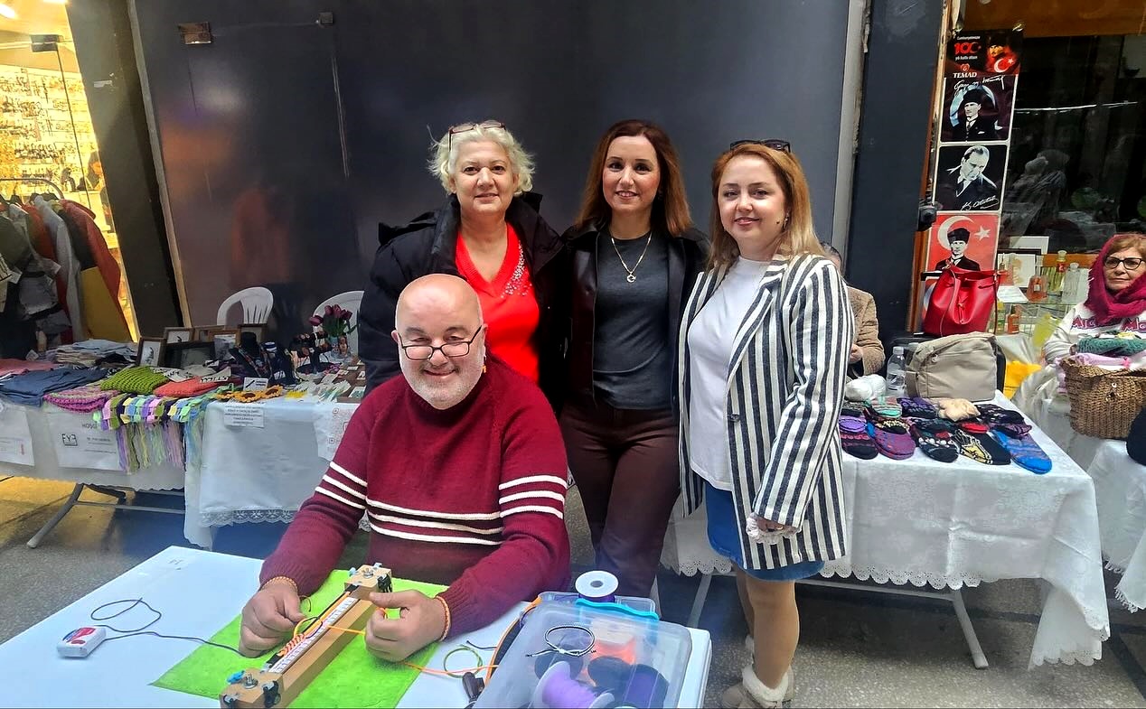Bandırma Kadın Meclisi’nden Renkli Bileklik Tasarım