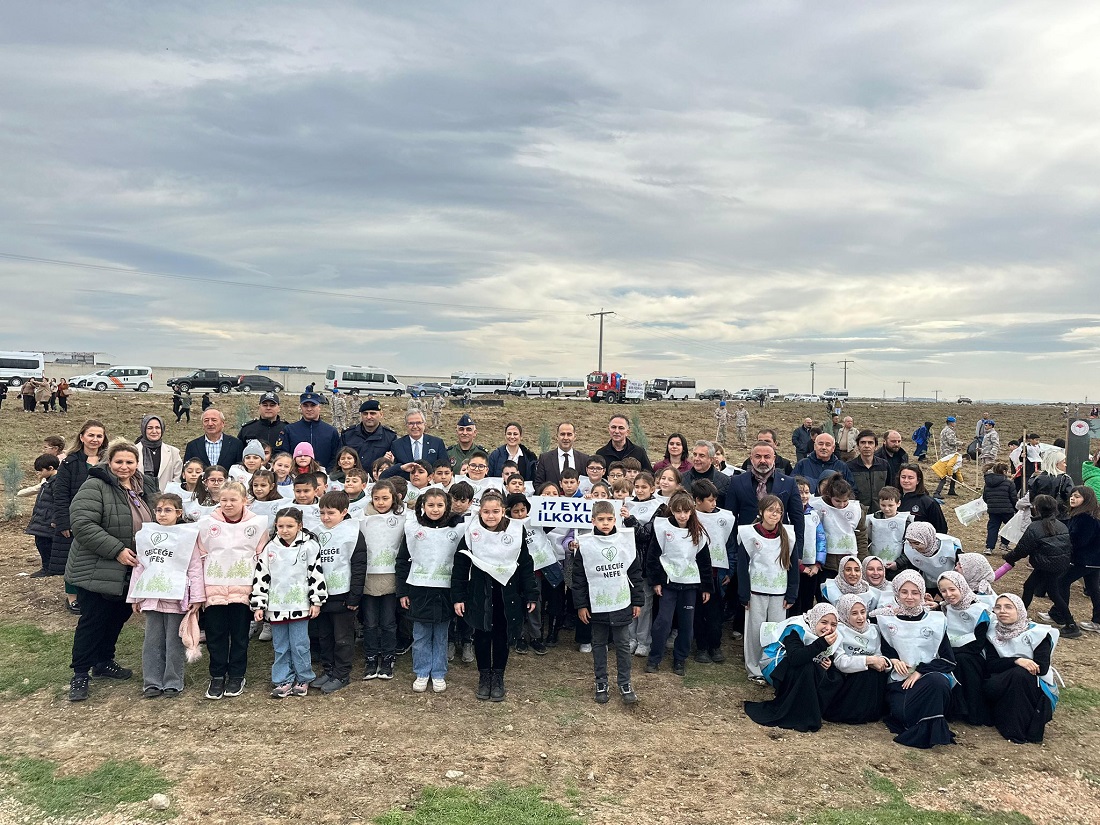Bandırma’da “Yeşil Vatan” İçin Fidanlar Toprakla Buluştu
