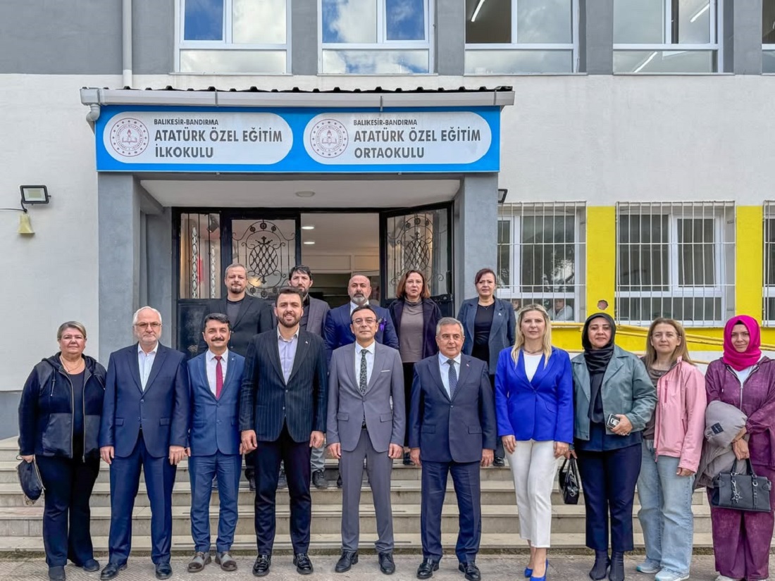 AK Parti Heyetinden Bandırma’da Ziyaretler ve Öğretmenler Günü Kutlaması