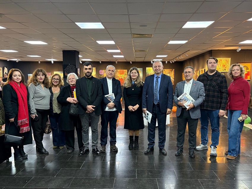 Gül Özıslak’tan “Fırçadan Dökülen Zarafet” Karma Sergisi