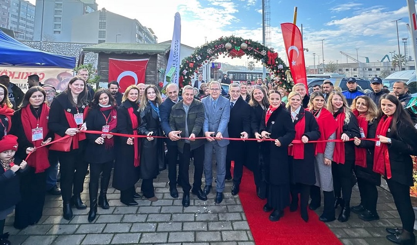 Bandırma’da Kadın Girişimcilerden Renkli Yılbaşı Pazarı